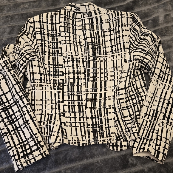 OVI Black and White Geometric Blazer - Picture 3 of 3